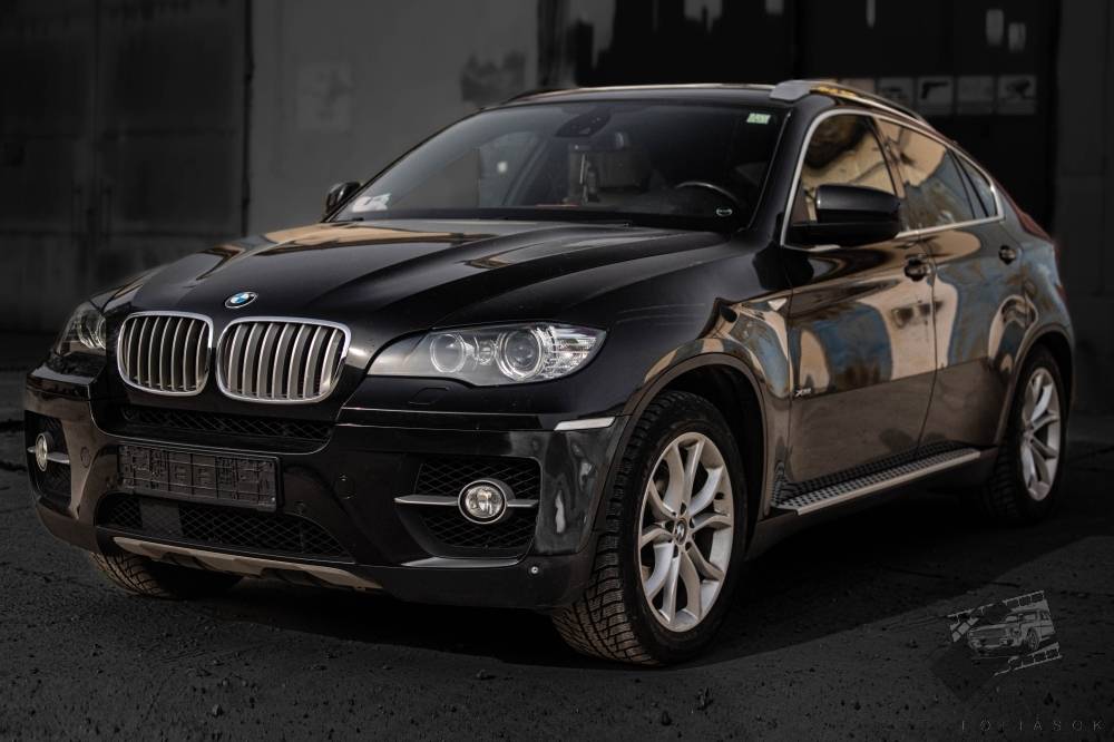 autó fóliázás BMW X6 Teckwrap CM01 Matt Black Csepel eredeti nézet galéria kép