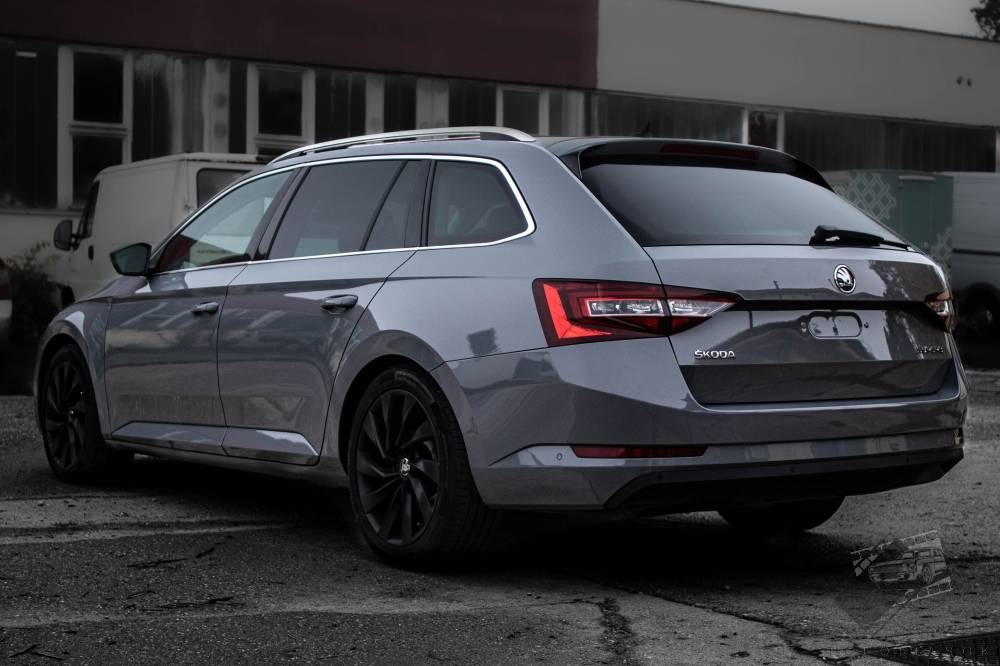 autó fóliázás Skoda SuperB Teckwrap CG27-HD True Nardo Grey Budapest bal hátsó nézet galéria kép