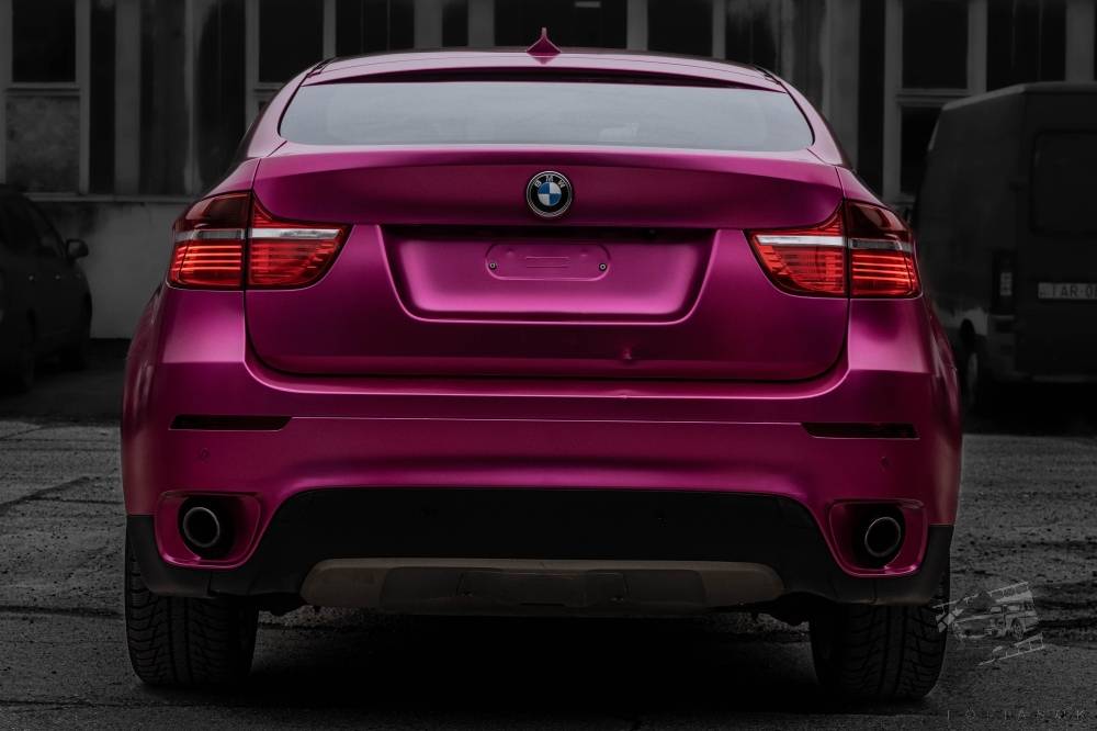 autófóliázás BMW X6 Teckwrap VCH404-S Hot Pink Budapest hátsó nézet galéria kép
