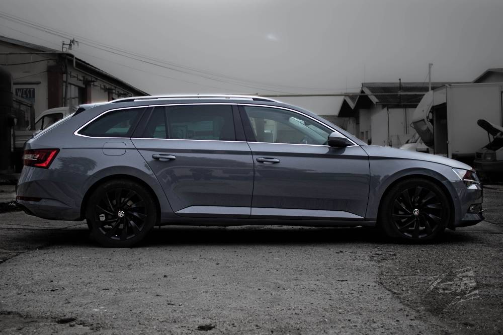 autófóliázás Skoda SuperB Teckwrap CG27-HD True Nardo Grey Csepel jobb nézet galéria kép