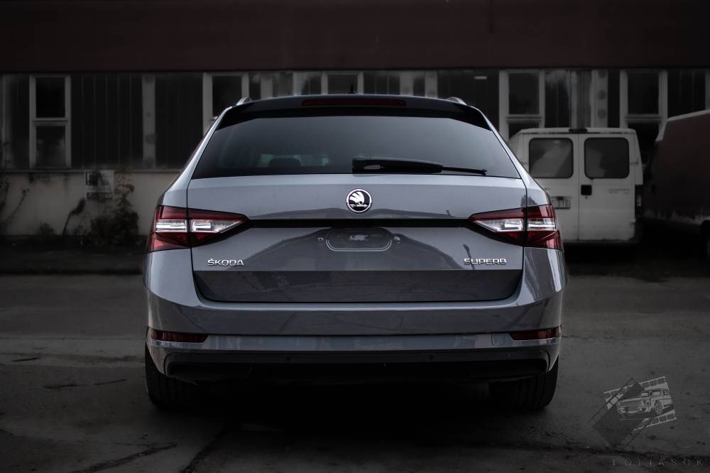 autófóliázás Skoda SuperB Teckwrap CG27-HD True Nardo Grey Csepel hátsó nézet galéria kép