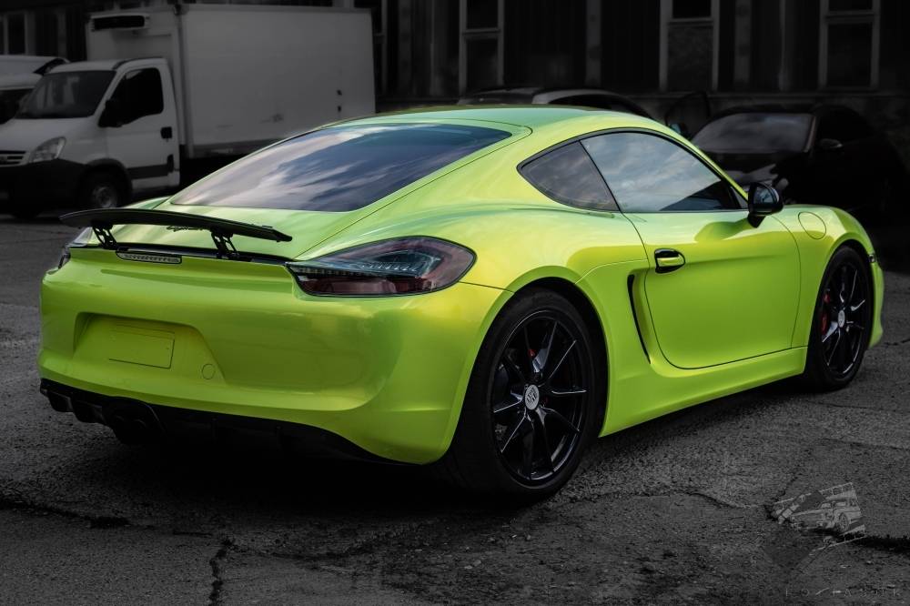 karosszéria fóliázás Porsche Cayman Teckwrap RB07-HD Acid Lime Csepel jobb hátsó nézet galéria kép