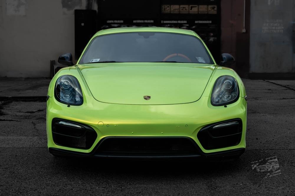 karosszériafóliázás Porsche Cayman Teckwrap RB07-HD Acid Lime Budapest első nézet galéria kép