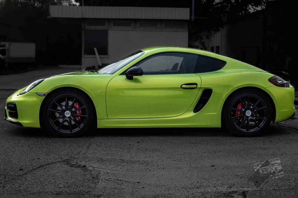 karosszériafóliázás Porsche Cayman Teckwrap RB07-HD Acid Lime Budapest bal nézet galéria kép